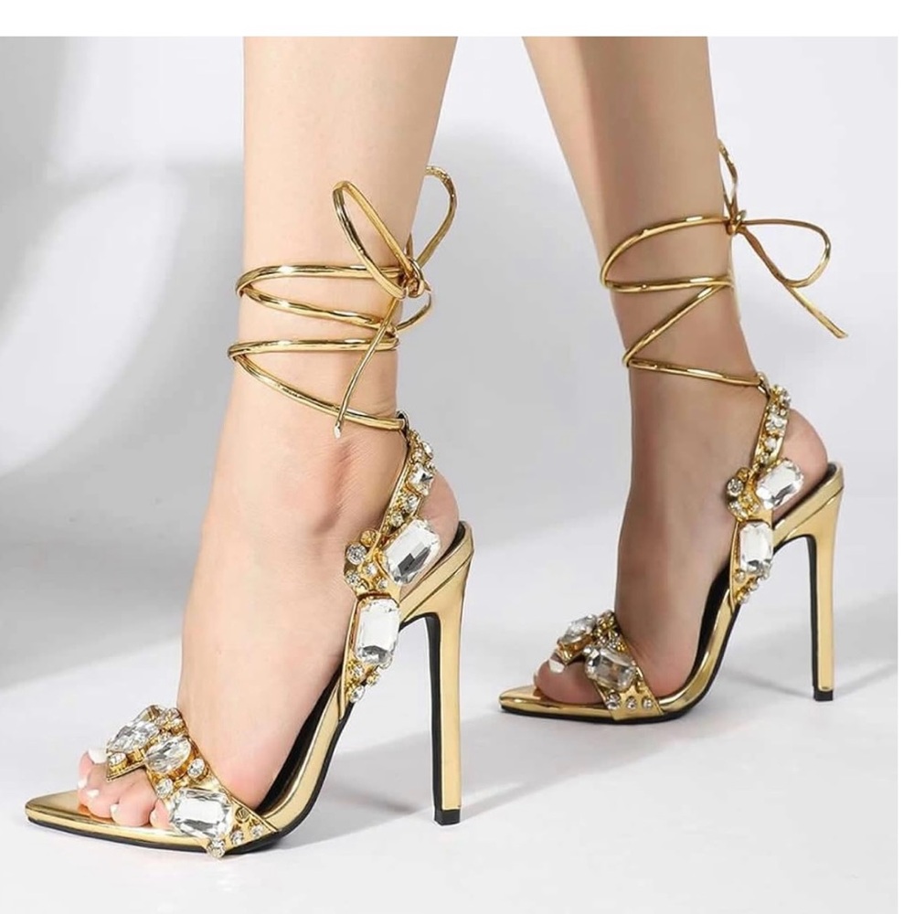 KLUOLANDI Stiletto Gold Patent Leather Lace Up Sandal Crystals NIB Sz 7.5